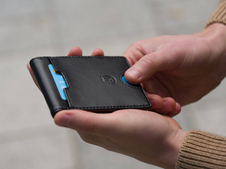 Smart wallet in slim leather for men
