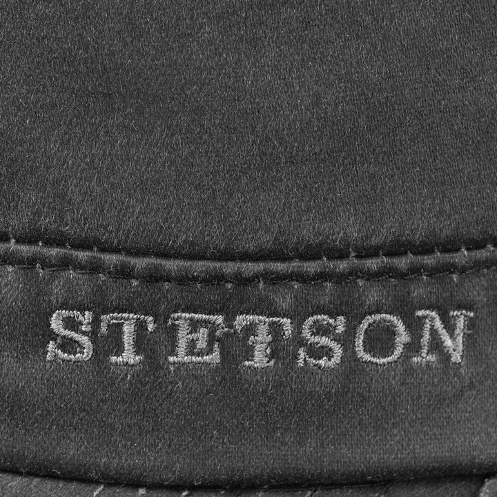 Svart oljeskinn ser stetson armé mössa