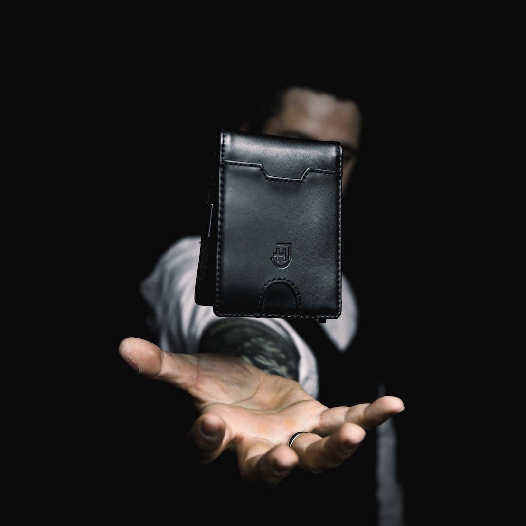 Smart wallet in slim leather for men