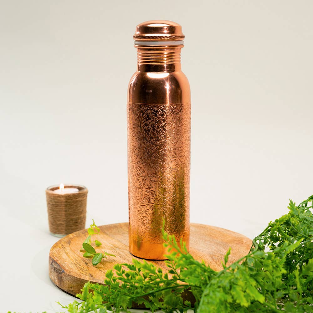 Ren Kobber Vandflaske Blomstermønster ± 1 liter - Gave Ide fra Ayurveda Specialist B.V. hos The Prince Webshop