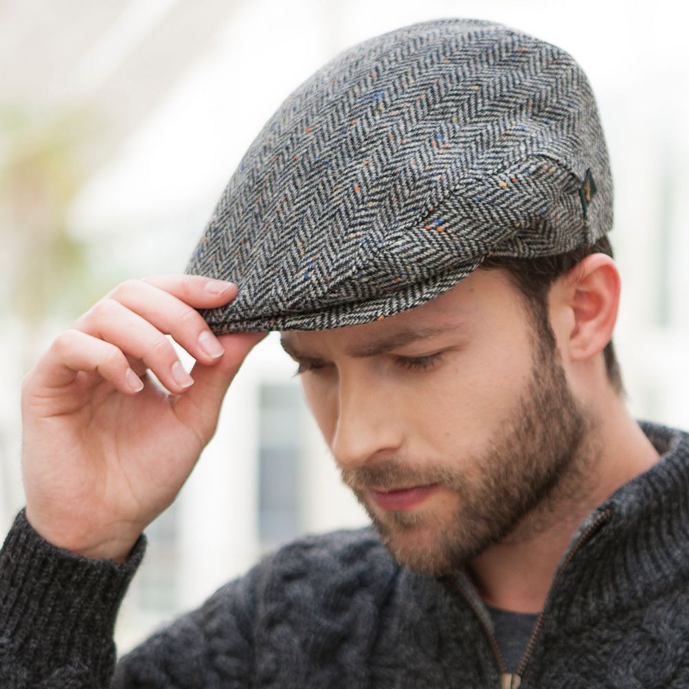 Mucros Tweed No. 1 Trinity Herringbone Flat Cap - Flat Cap fra Mucros Weavers Killarney hos The Prince Webshop